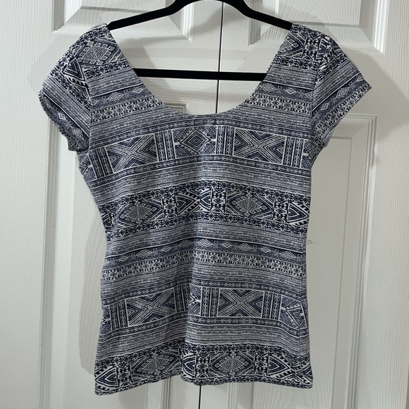 T-Shirt - Picture 4 of 4